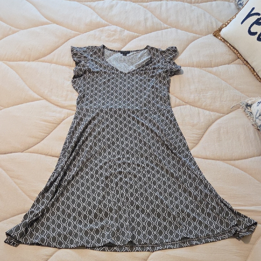 Ann Taylor Gray Patterned Top